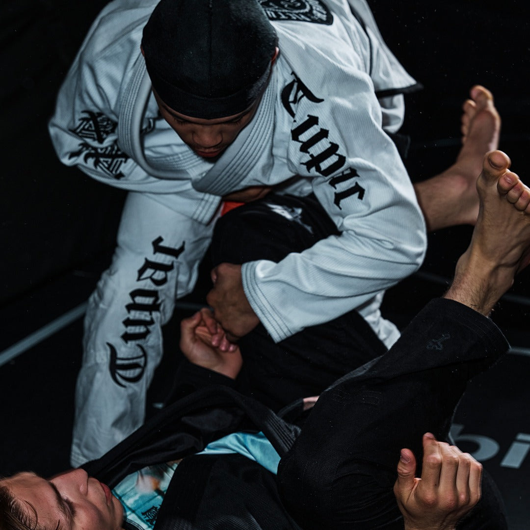 Brazilian Jiu-Jitsu uniforms, Albino and preto tupac